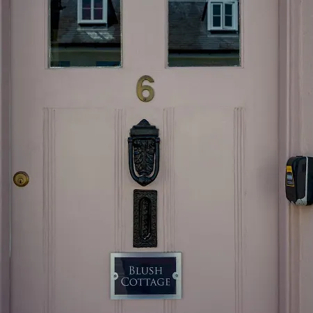 Pass The Keys Stunning Georgian Cottage In The City Canterbury Exterior photo