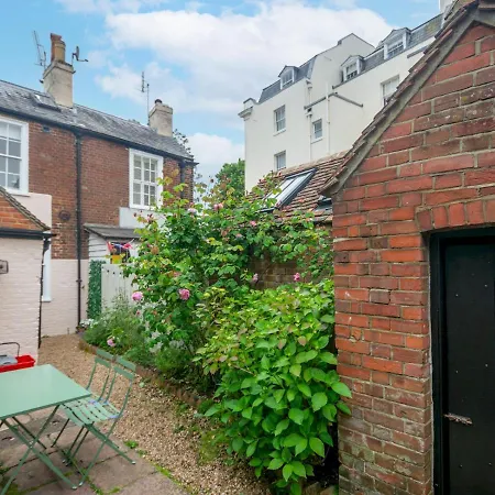 Pass The Keys Stunning Georgian Cottage In The City Canterbury Exterior photo